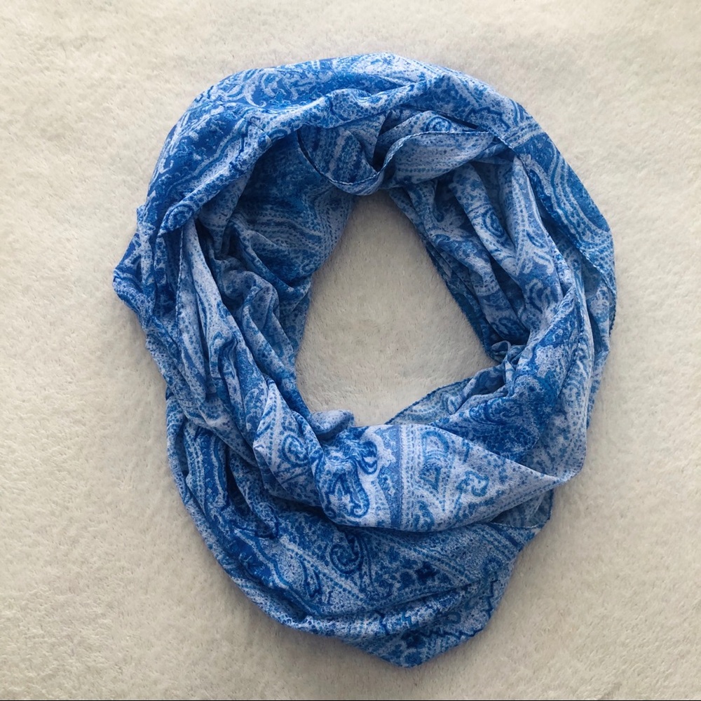 NEW✨ Printed Infinity Scarf - Picture 3 of 6